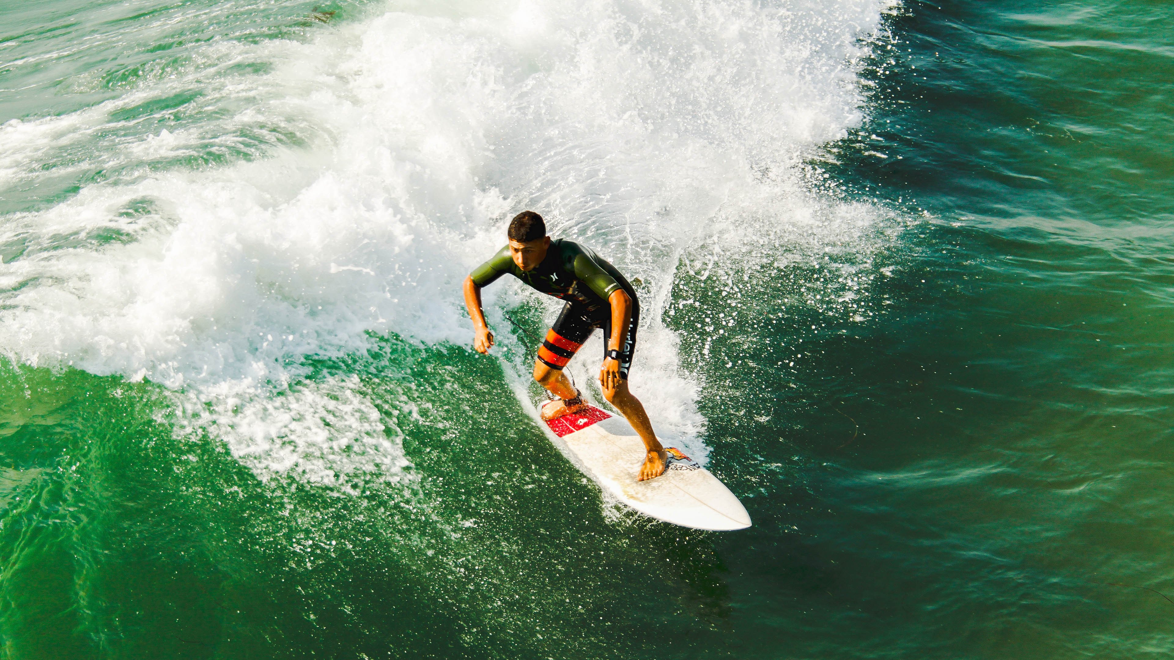 开云官方网站-“英超豪门鏖战，冠军悬念逐渐揭晓”，英超新豪门